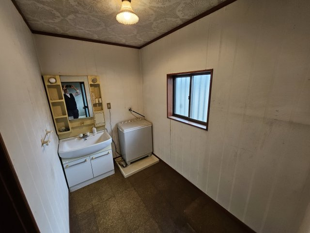渋川市赤城町宮田の中古一戸建の独立洗面台|使いやすい独立洗面台です