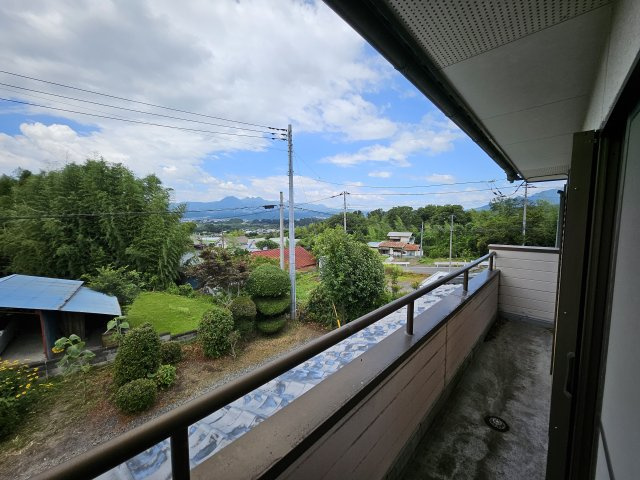 渋川市赤城町宮田の中古一戸建の展望|見晴らしの良いベランダです。