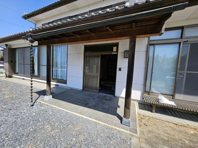 渋川市赤城町宮田の中古一戸建の玄関