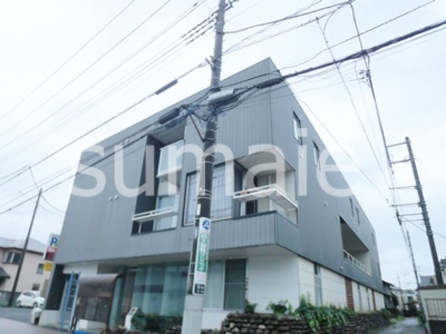 さくら木ヴィレッジの外観|鉄骨造3階建て。