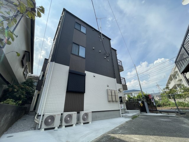 川崎市多摩区菅４丁目のアパートのエントランス