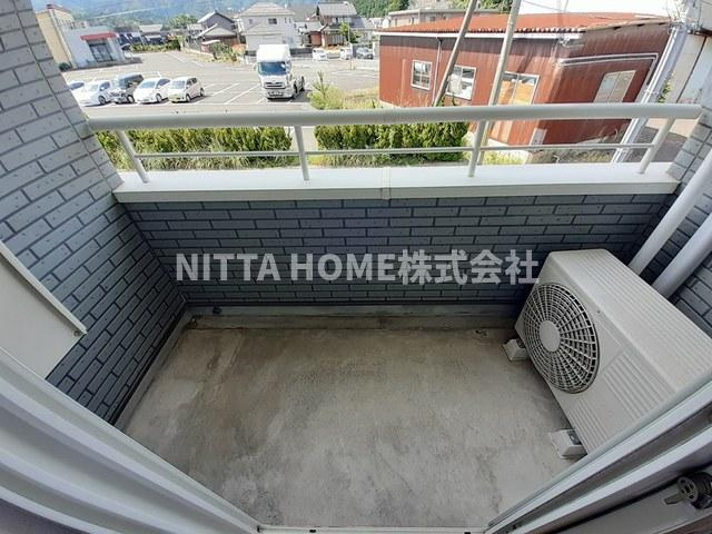 グラート鴨居花Ⅰのバルコニー|バルコニー付きで洗濯物も干せます＊