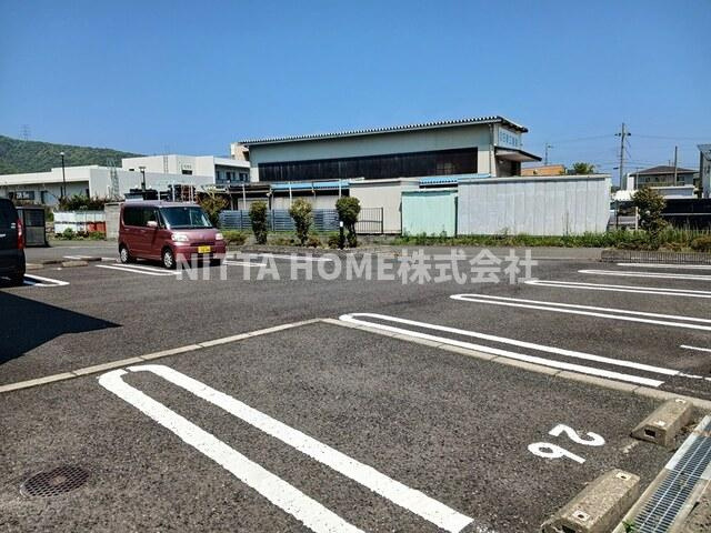 グラート鴨居花Ⅰの駐車場|駐車場は２台の分の空きがあります！