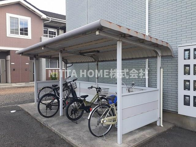 グラート鴨居花Ⅰの設備|屋根付きの駐輪場は無料です☆彡