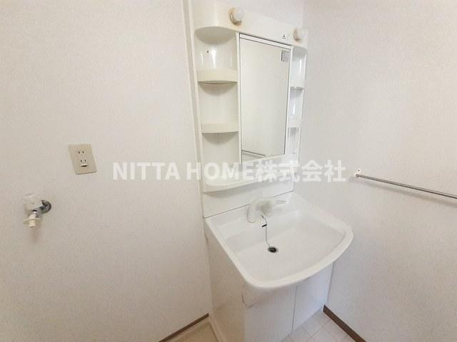 グラート鴨居花Ⅰの洗面所|シャワー付き洗面台を設置◆