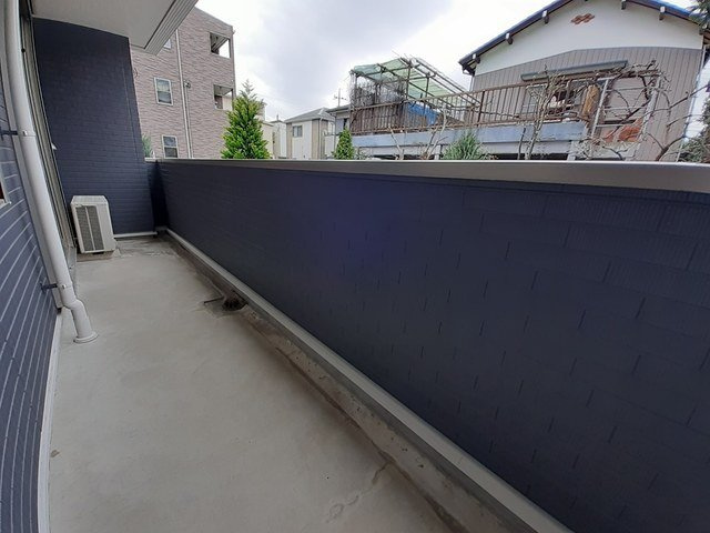 フレール与野本町六番館のバルコニー|バルコニーからの眺めを楽しみながら食事をしませんか