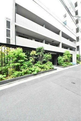 【外観】 | ラ・ミアカーサ東中野 | 鉄筋コンクリート造のがっちりとした建物。