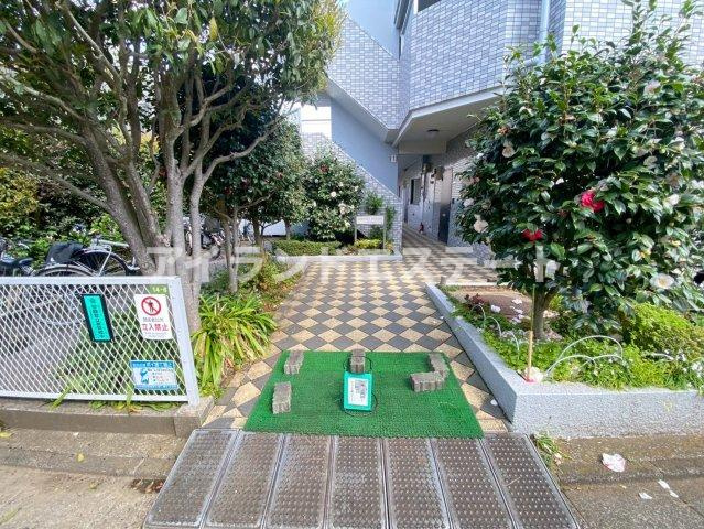 メゾン本庄　3口コンロ　角部屋　陽当たり良好のエントランス