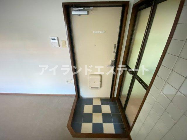 メゾン本庄　3口コンロ　角部屋　陽当たり良好の玄関