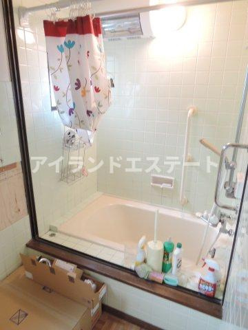 メゾン本庄　3口コンロ　角部屋　陽当たり良好の浴室