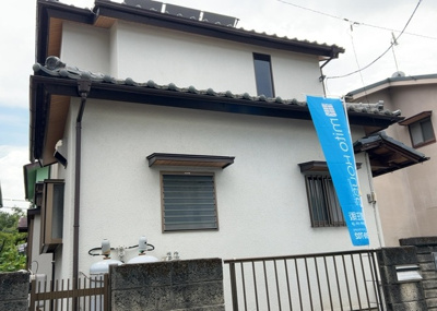 【外観】 | 三ケ木売地 | 現地に行くなら、物件の周囲の地形がどうなっているかを見ることも大切です。周辺より低くなっている土地では、大雨などで水が集まりやすいため、地盤が弱くなっているということも考えられるため、注意が必要です。