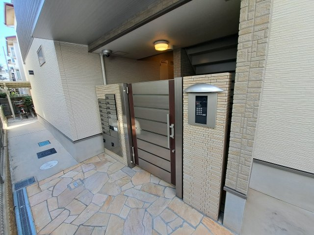 フジパレス小松南町のエントランス