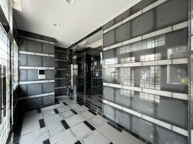 レジェンド与野本町のエントランス|ゆとりのあるエントランスです