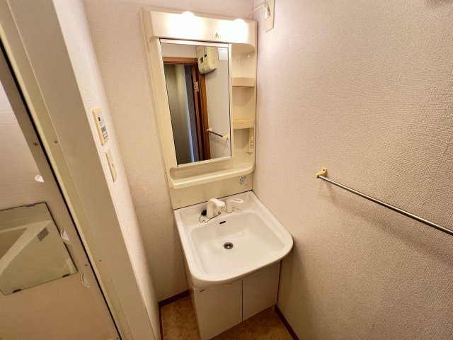 レフィナード・トーレの洗面所|同マンションの同じタイプの引用写真です（現況優先）