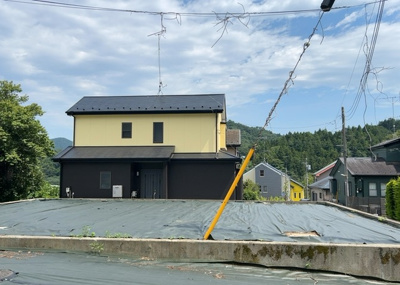 【外観】 | 青山売地 | 土地の形が極端に長細かったり、狭小地、あるいは道路との高低差がある傾斜地だった場合、後々売ろうとしても買い手がつかない場合もあります。後々、売却することになった時に価値の下がらない土地を選びましょう。