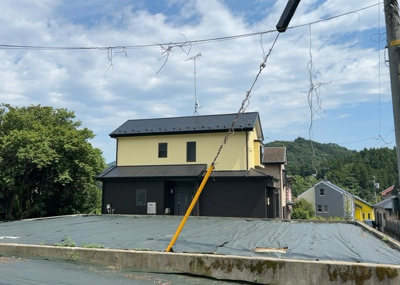 【外観】 | 青山売地 | 家を建てる場合、方位は要チェックです。現実的に日当たりのよい家ならばリビングは南側、建築基準法でも北側に当たる家への配慮は求められています。土地を見学に行く際は、方位磁針を持って行くようにしましょう。