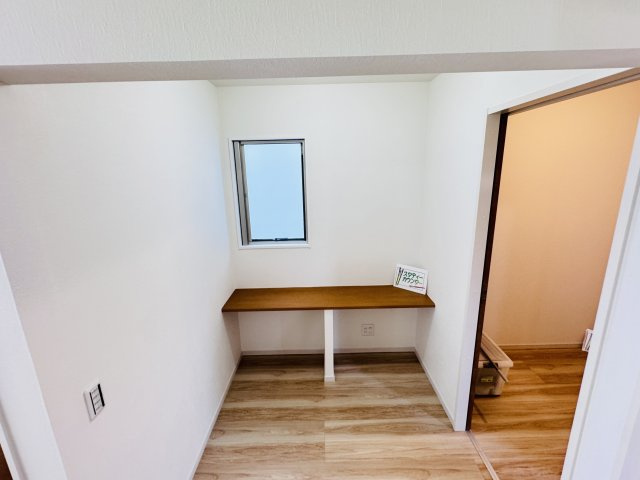 我孫子市湖北台２丁目新築戸建【湖北台東小学校：3分】の内装|キッチン横・スタディカウンター