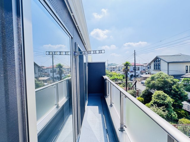 我孫子市湖北台２丁目新築戸建【湖北台東小学校：3分】のバルコニー|南向きワイドバルコニー・日当たり良好♪