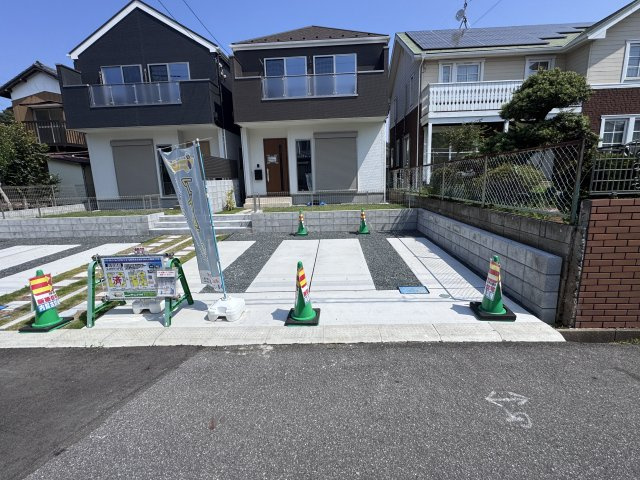 我孫子市湖北台２丁目新築戸建【湖北台東小学校：3分】の駐車場|2号棟駐車スペース・並列2台駐車可
