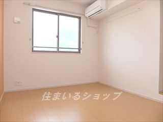 リバーサイド真倉　Ｂの寝室|寝室にもエアコン付き！