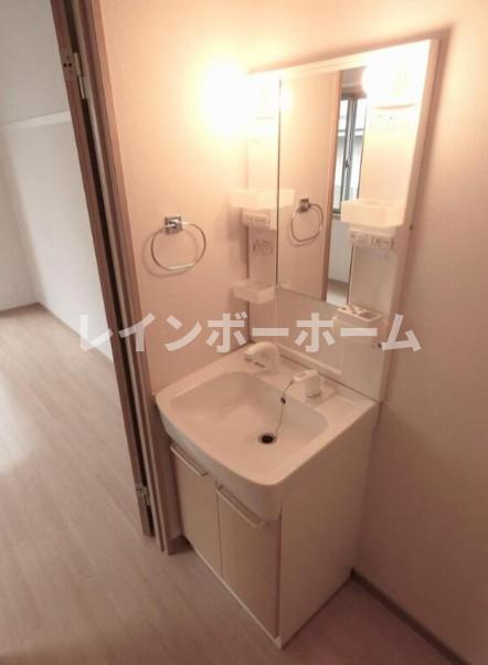 Fifth Avenueの独立洗面台