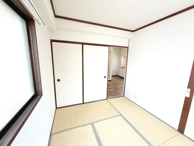 ハイム灘北の和室