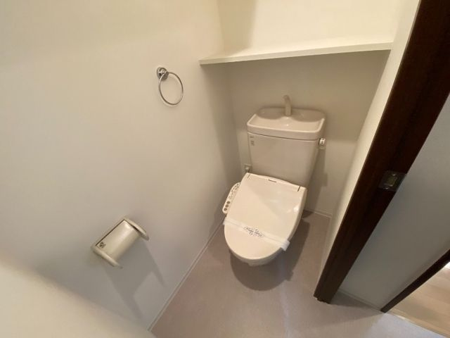 GRANDEUR住吉弐番館のトイレ