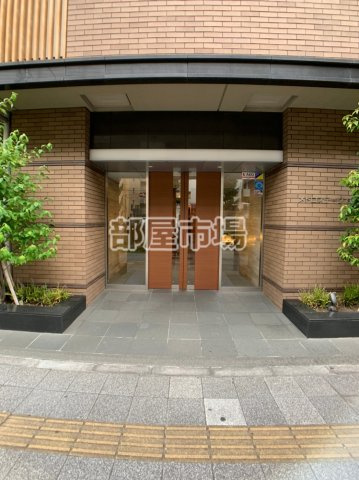 メトロステージ上野のエントランス
