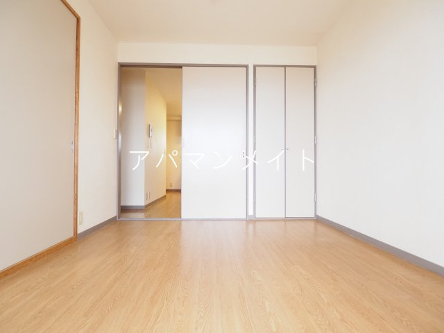 【寝室】 | 丘の上ハウス | 落ち着いた色調の寝室です