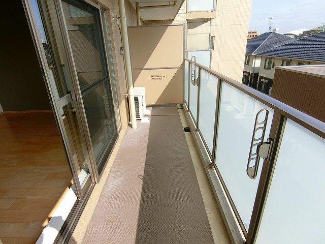 レジェンダリー甲子園浦風町のバルコニー