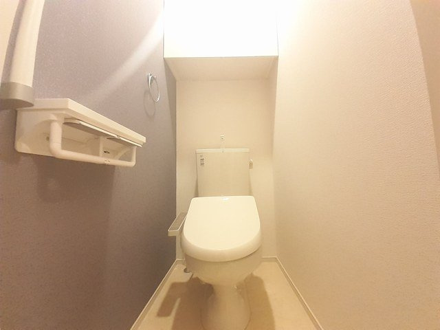 クレア・ルースのトイレ