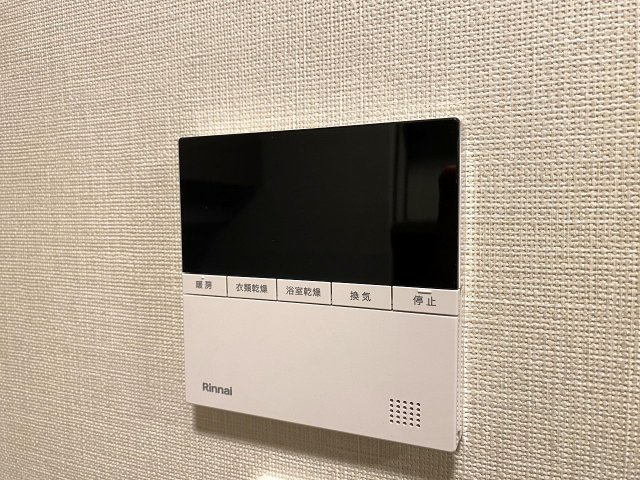 グローリオタワー巣鴨の冷暖房・空調設備|浴室乾燥機
雨の日や花粉の季節のお洗濯に大活躍の浴室乾燥機を完備。カビの発生を抑え、浴室を清潔に保つ効果も期待できる快適設備です。