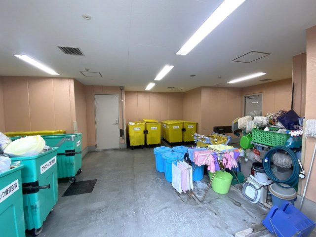グローリオタワー巣鴨のその他共用部分|ゴミ捨て場
敷地内に設置された居住者専用のゴミ置場です。管理が行き届いており衛生面も安心で、毎日のゴミ出しもスムーズに行えます。