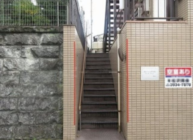 メルベーユ平和台のエントランス