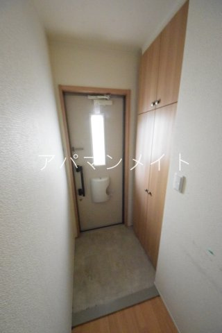 【玄関】 | ラテールC棟 | 収納もある玄関です
