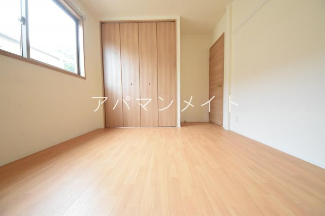 【寝室】 | ラテールC棟 | 落ち着いて過ごせるお部屋なので、寝室にいかがでしょうか