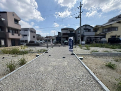 【外観】 | 堀上町　新築分譲住宅　全４区画 | 【閑静な住宅地でのびのび子育て】閑静な住宅地で子育て家族にピッタリ。毎日のお散歩も快適な緑に恵まれたエリアです。