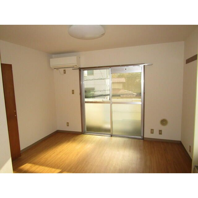 ラレーブ久地の居間・リビング