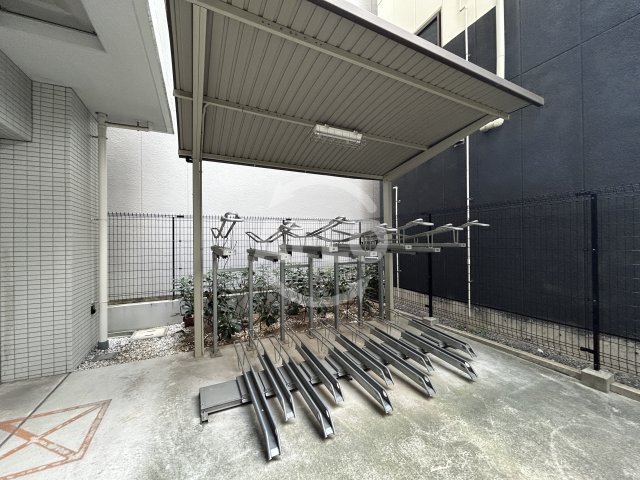 ミュプレ江坂(旧:ベルフェリーク江坂)のその他|ミュプレ江坂　駐輪場