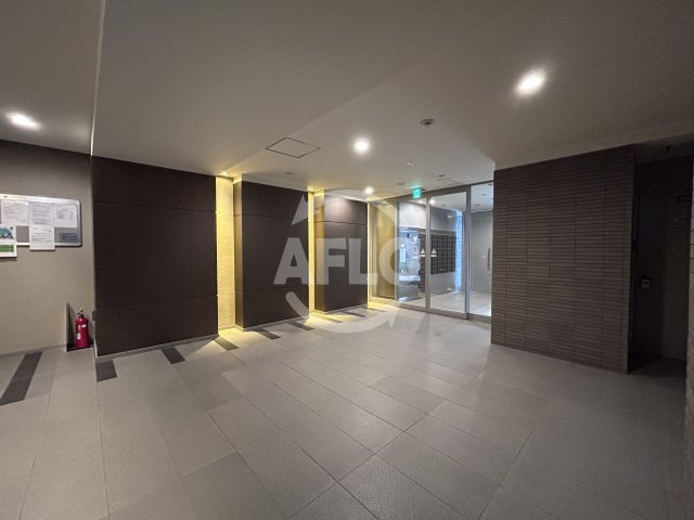 ミュプレ江坂(旧:ベルフェリーク江坂)のロビー|ミュプレ江坂　ロビー