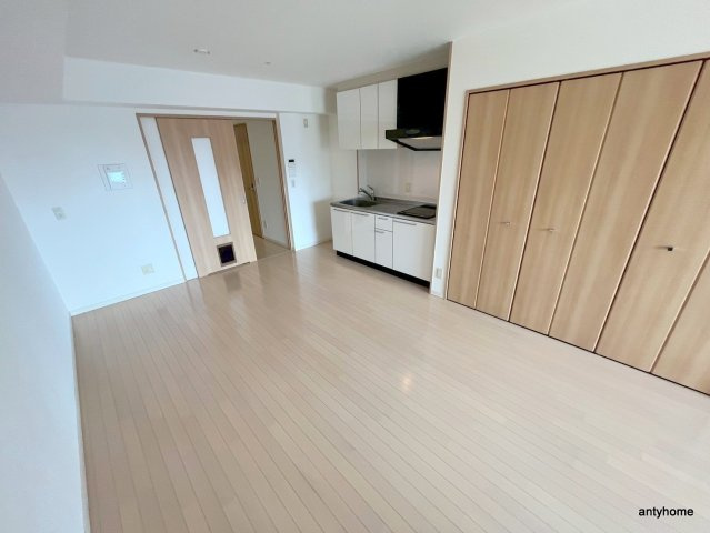 ロイヤルパークスなんば　仲介手数料無料の洋室
