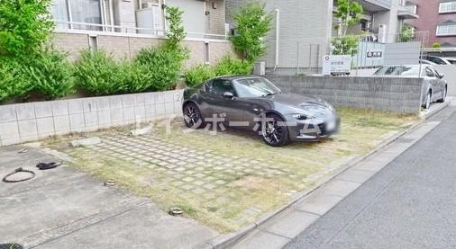 シュペリュールの駐車場