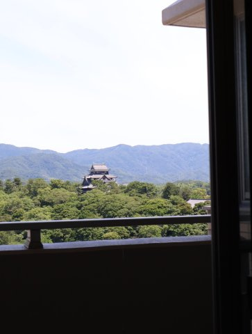 アルファガーデン内中原の展望|北側洋室から撮影した松江城です
