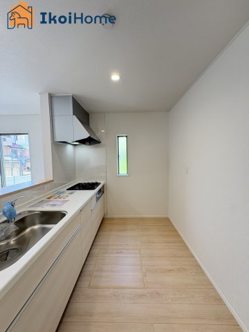 神戸市西区伊川谷町有瀬第7　１号棟　新築戸建のキッチン|【ホームページに現地動画掲載中】●年中無休：当日予約可●キッチン同色のカップボードご依頼も承ります