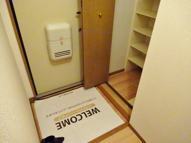 シャン・ティオン参番館の玄関|下駄箱完備