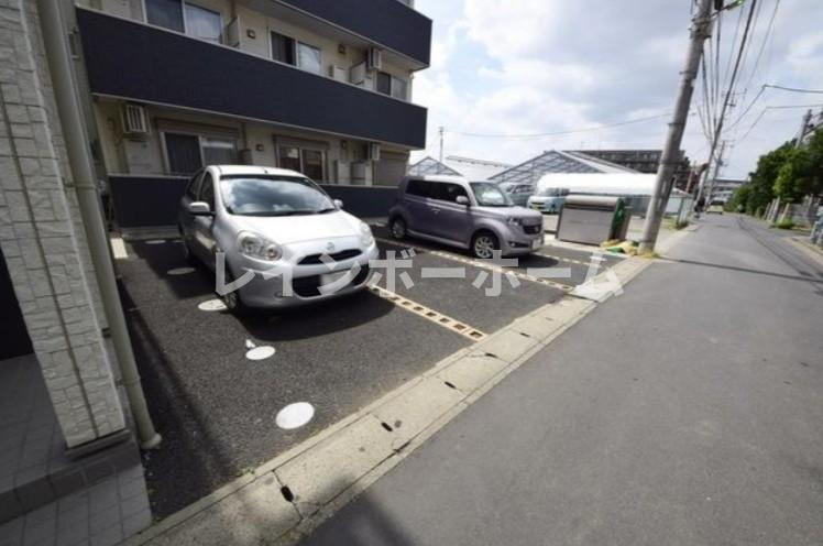 フロイデ津田沼の駐車場