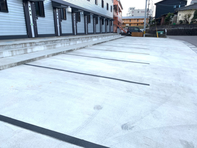八女郡広川町大字新代のアパートの駐車場
