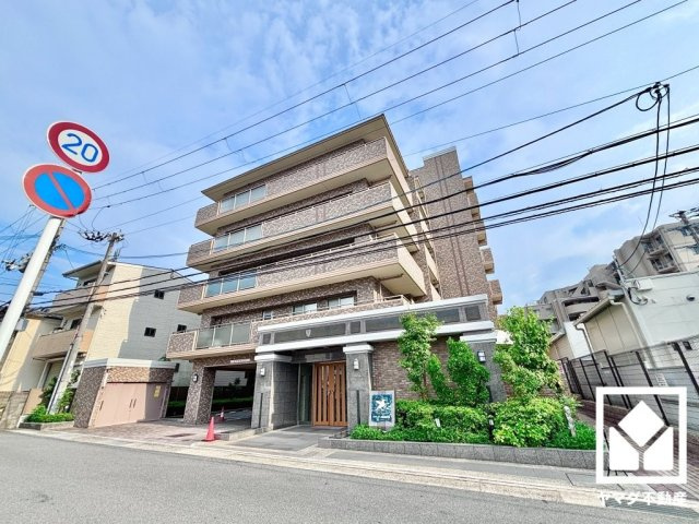 パデシオン醍醐駅前の外観