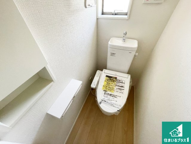 神戸市西区伊川谷町有瀬　第7期　新築一戸建てのトイレ|1・2階の2ヶ所にあるので、朝の忙しい時間の順番待ちもなく、深夜の利用にも大変便利です。
