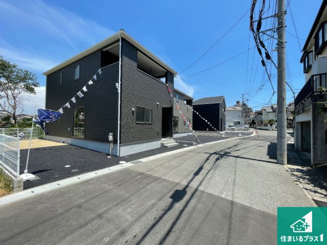 神戸市西区伊川谷町有瀬　第7期　新築一戸建ての前面道路含む現地写真|周辺は閑静な住宅街！前面道路広々で車の出し入れも便利です。駐車が苦手な方でも安心して車庫入れできます！